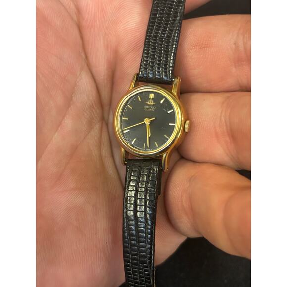Vintage Seiko 2Y01-0010 Women’s Watch! New Battery! main image 7